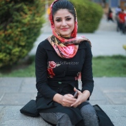 Jeune Iranienne sur la place Naghsh-e Jahan à Ispahan